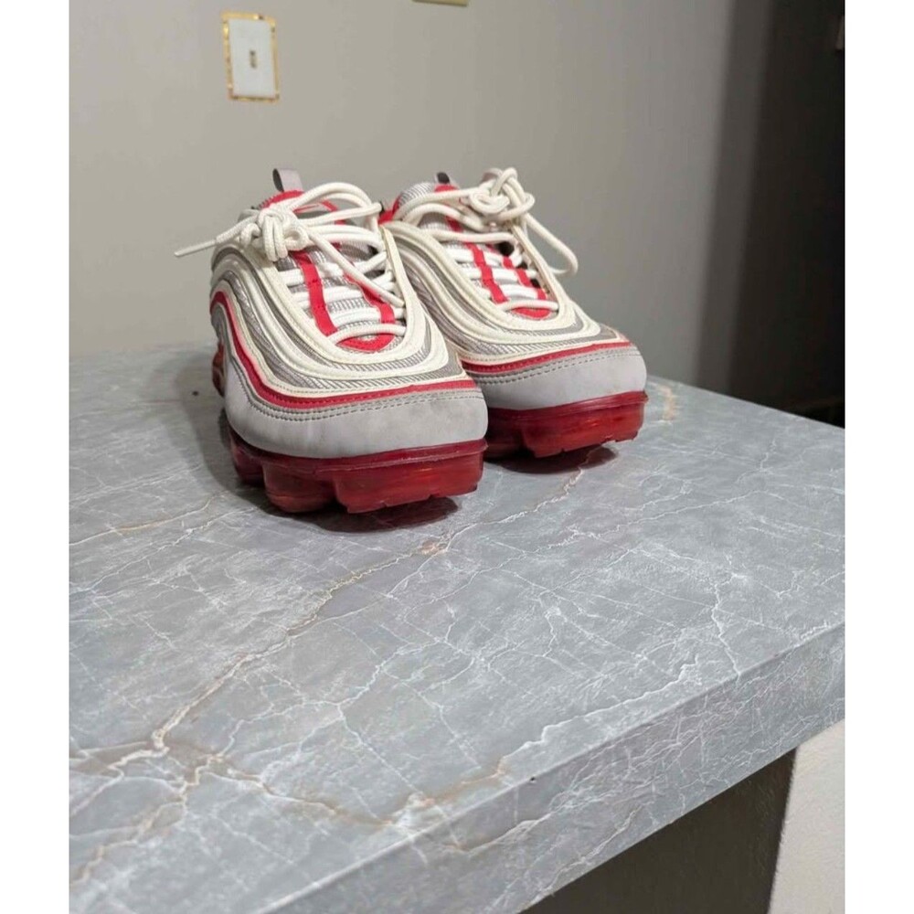 Size 6y Nike Air Vapormax 97 University Red (Unisex) Excellent Used Condition